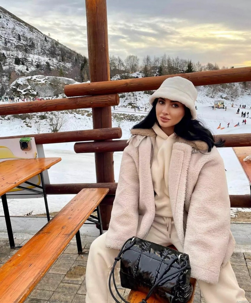 Maryna, 25