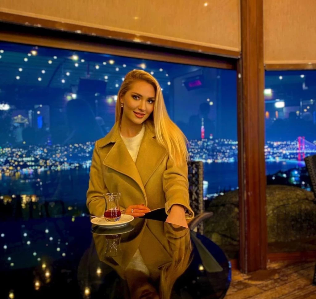 Anna, 27