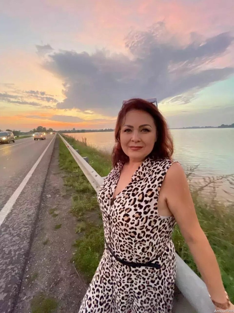 Ilona, 46