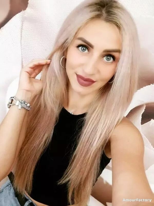 Daniela, 31