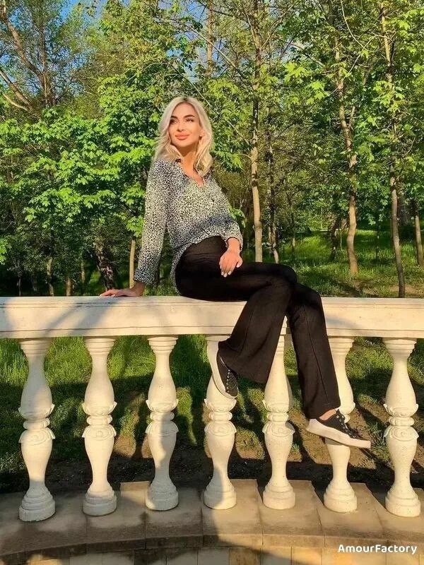 Oxana, 32