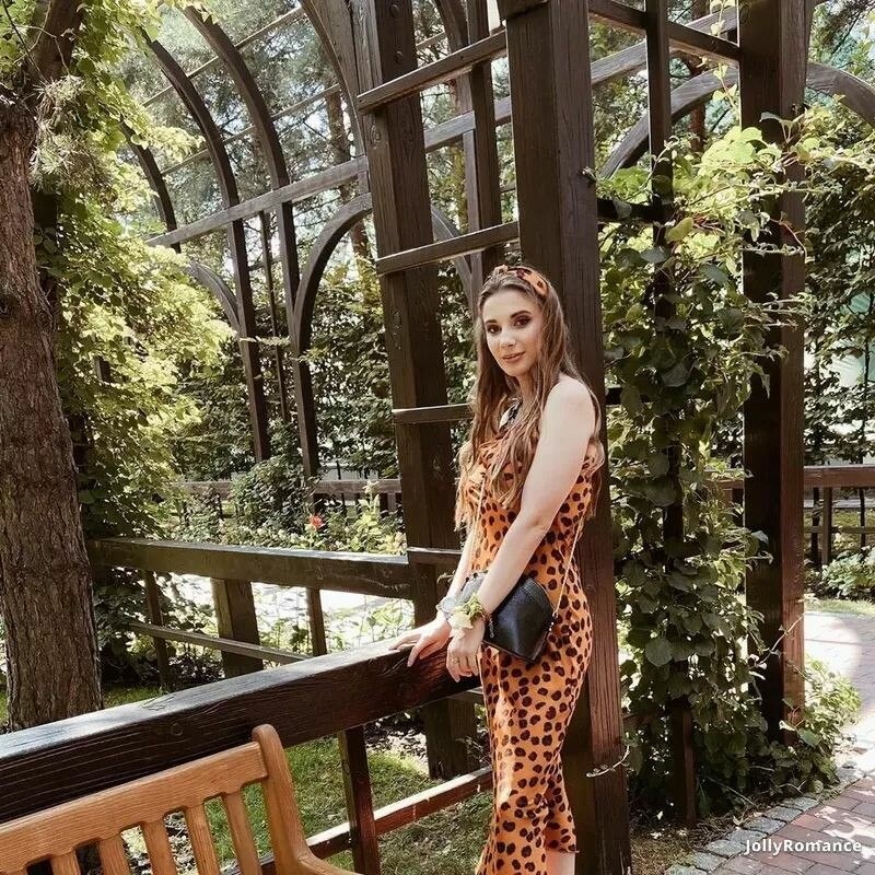 Viktoriya, 25