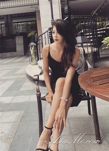 Ashley, 20