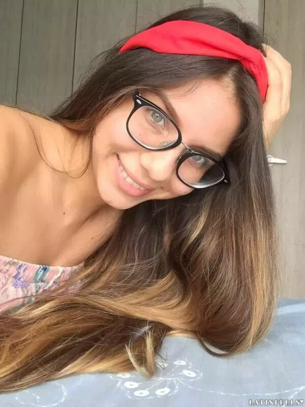 Adriana, 25
