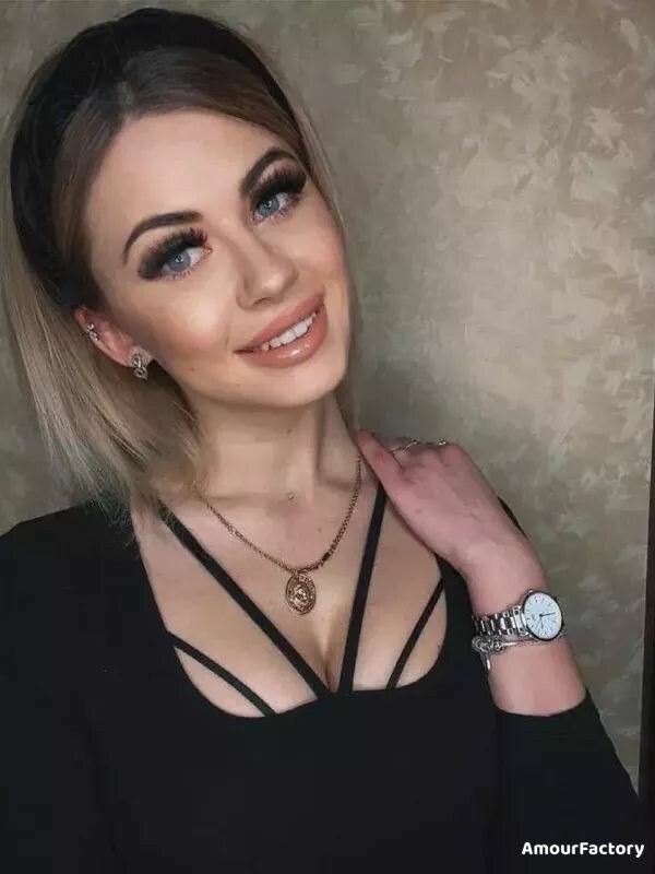 Veronika, 23